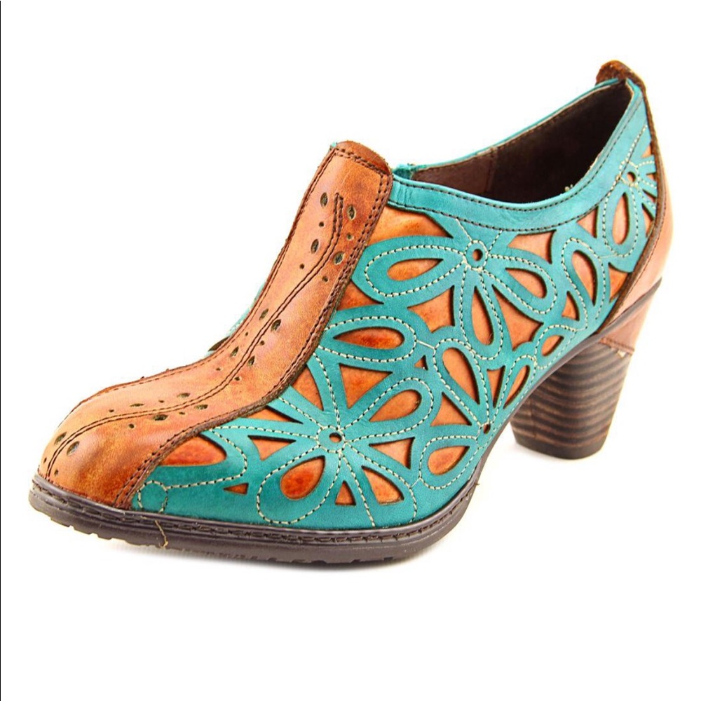 BNWOT L’Artiste Arabella bootie